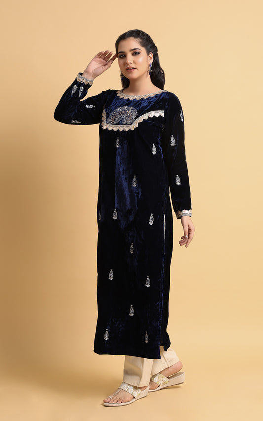 Inika – Velvet Boat Neck Kurta with Embroidered Detailing