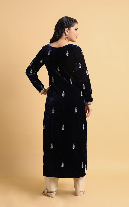 Inika – Velvet Boat Neck Kurta with Embroidered Detailing