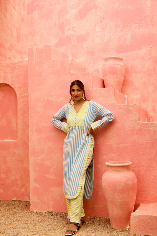 Raye – Striped Long Kurta with V-Neckline and High Side Slits