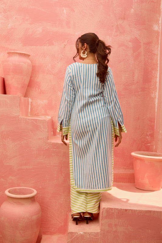 Raye – Striped Long Kurta with V-Neckline and High Side Slits